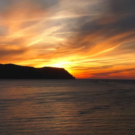 Отель Canyelles Platja 4*