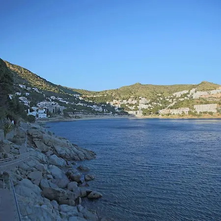 Отель Canyelles Platja 4*