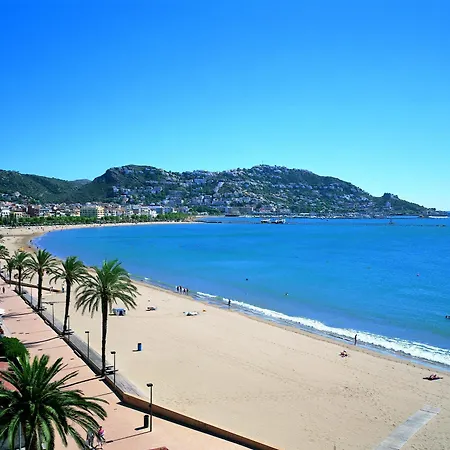 Hotel Canyelles Platja 4*